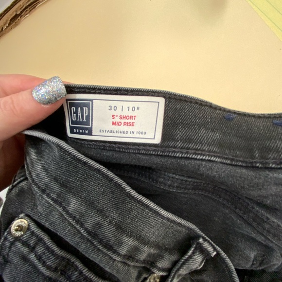 Gap Denim Shorts (Black) - Picture 4 of 6